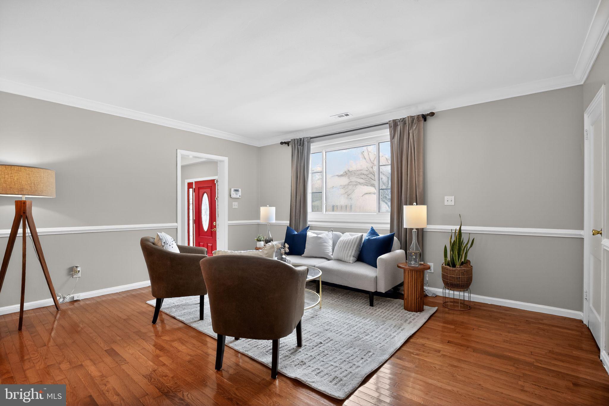 6422 Horseshoe Road Clinton, MD 20735 - Photo 5 of 30 Spacious living room - view 2