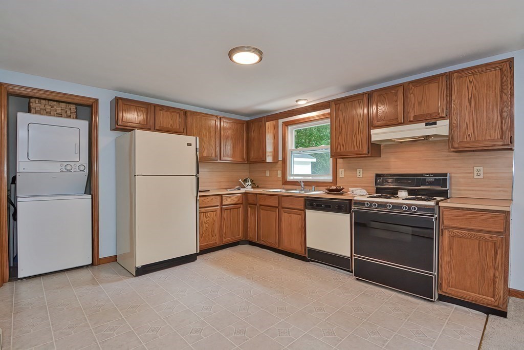 138 Howe Street, Unit 138 Marlborough, MA 01752 - Photo 16 of 32