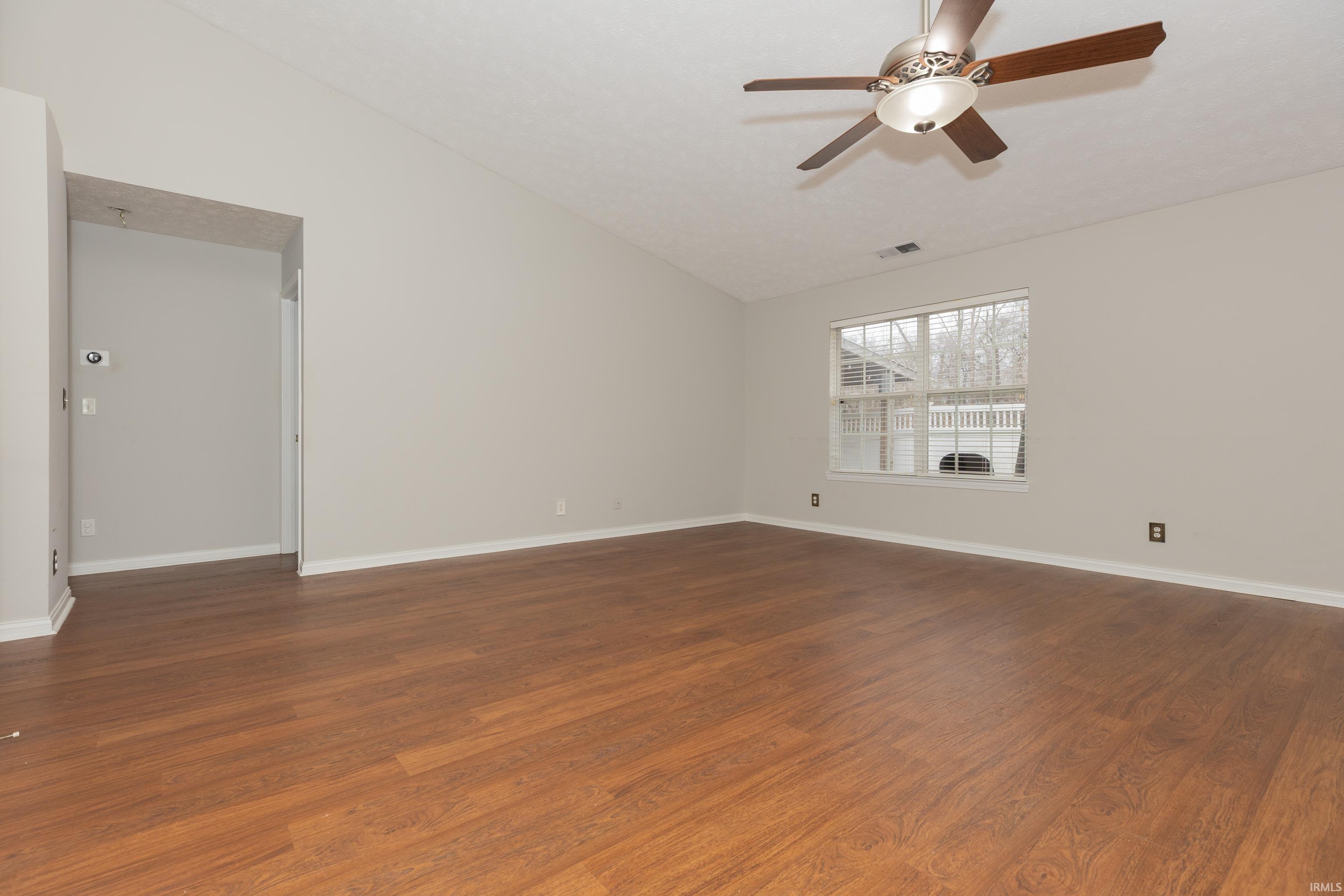 10008 Clippinger Road Evansville, IN 47725 - Photo 5 of 23