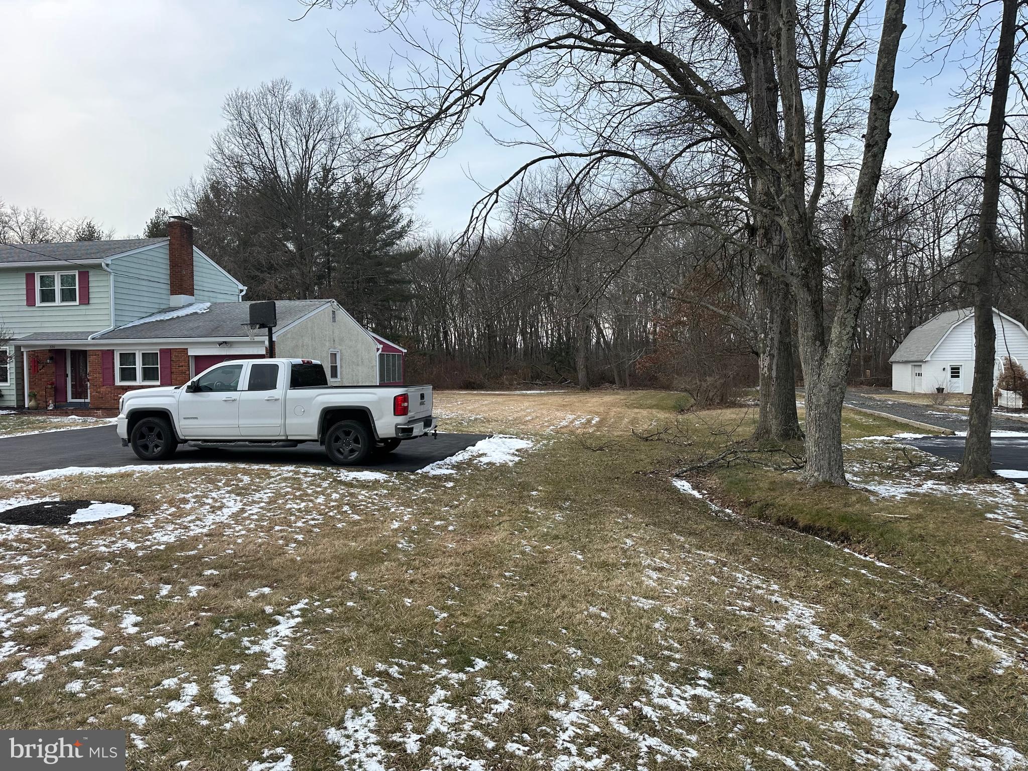 320 West Orvilla Road Hatfield, PA 19440 - Photo 3 of 46 a front view of a house with garden