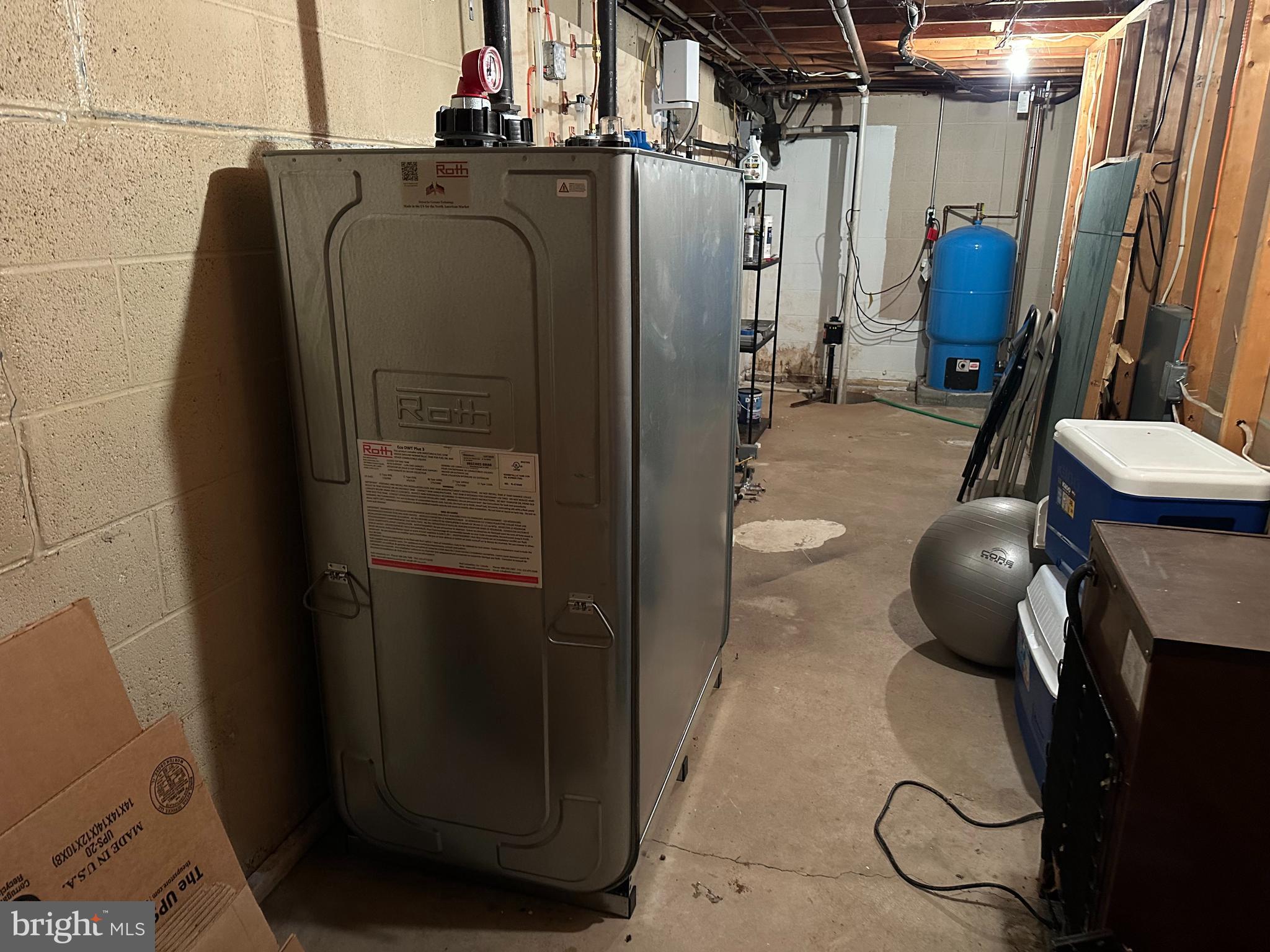 320 West Orvilla Road Hatfield, PA 19440 - Photo 42 of 46 a bathroom with a sink toilet and shower