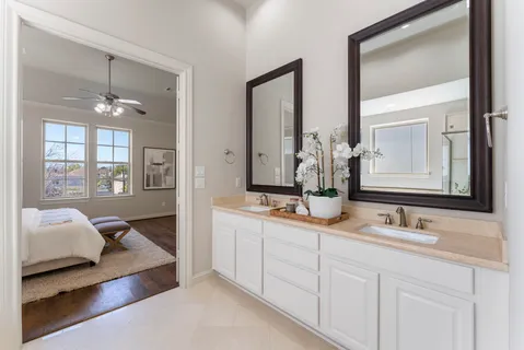 a en suite bathroom with double sink and a mirror