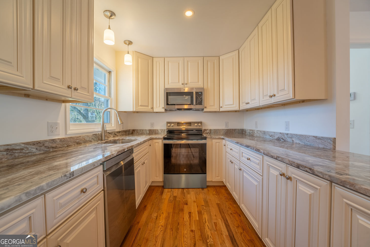 298 Faulkner Street Cleveland, GA 30528 - Photo 17 of 57