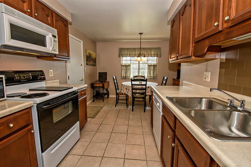 102 Forest Ridge Drive Pittsburgh, PA 15221 - Photo 4 of 10 Gallery Image 4