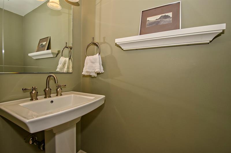 102 Forest Ridge Drive Pittsburgh, PA 15221 - Photo 8 of 10 Gallery Image 8