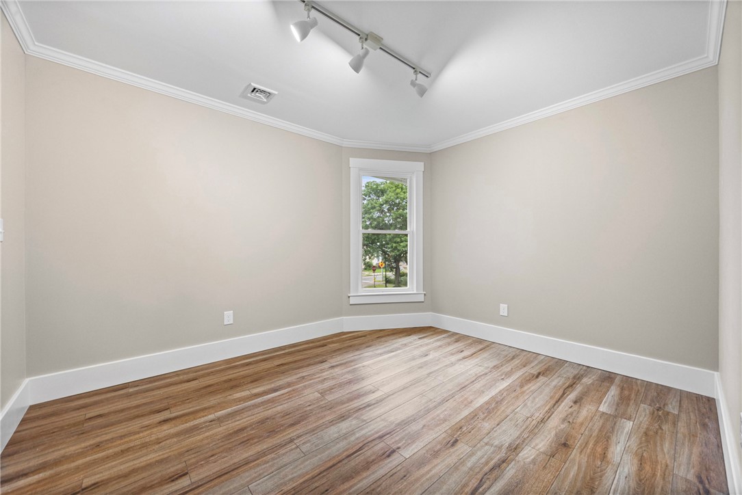 185 Columbia Avenue Rochester, NY 14608 - Photo 15 of 25