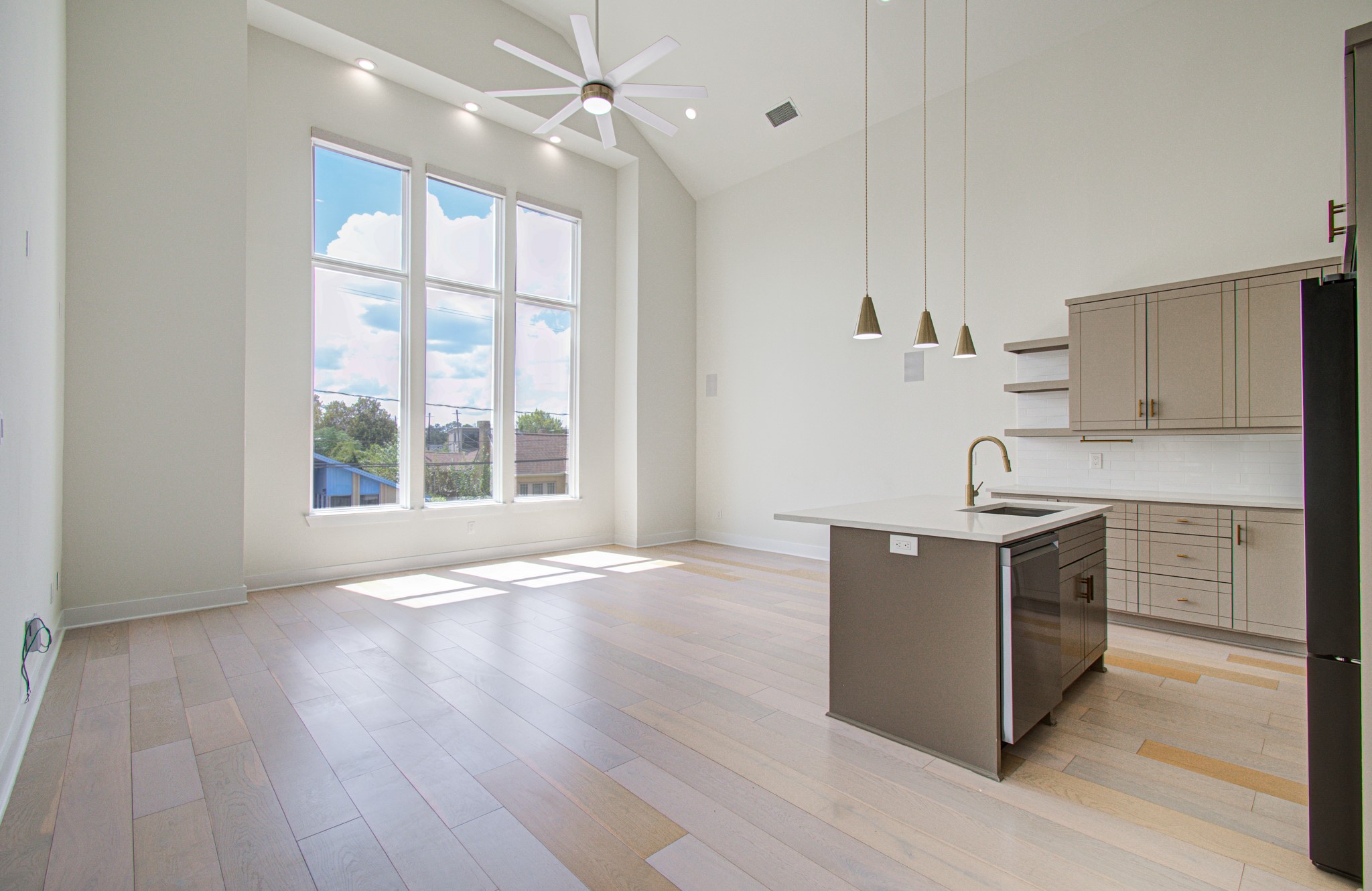 3107 Webster Street, Unit B Houston, TX 77004 - Photo 14 of 39 Kitchen +Dining