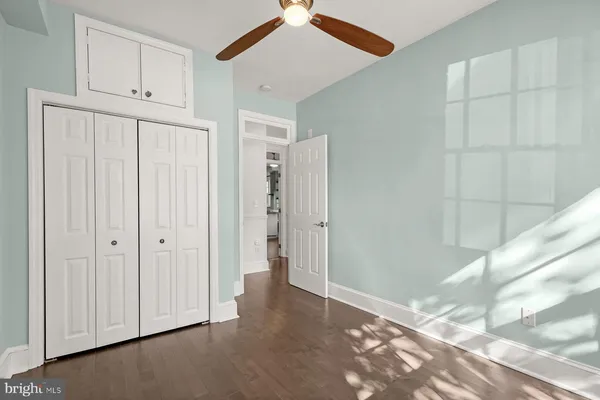 a view of a livingroom with an empty space