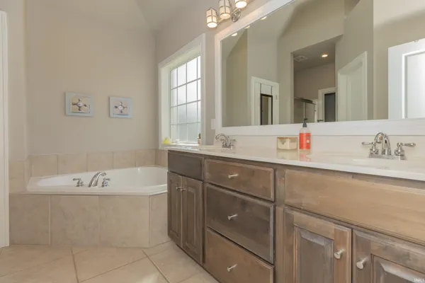 $749,900 | 2411 Brandalin Drive, Newburgh, IN 47630