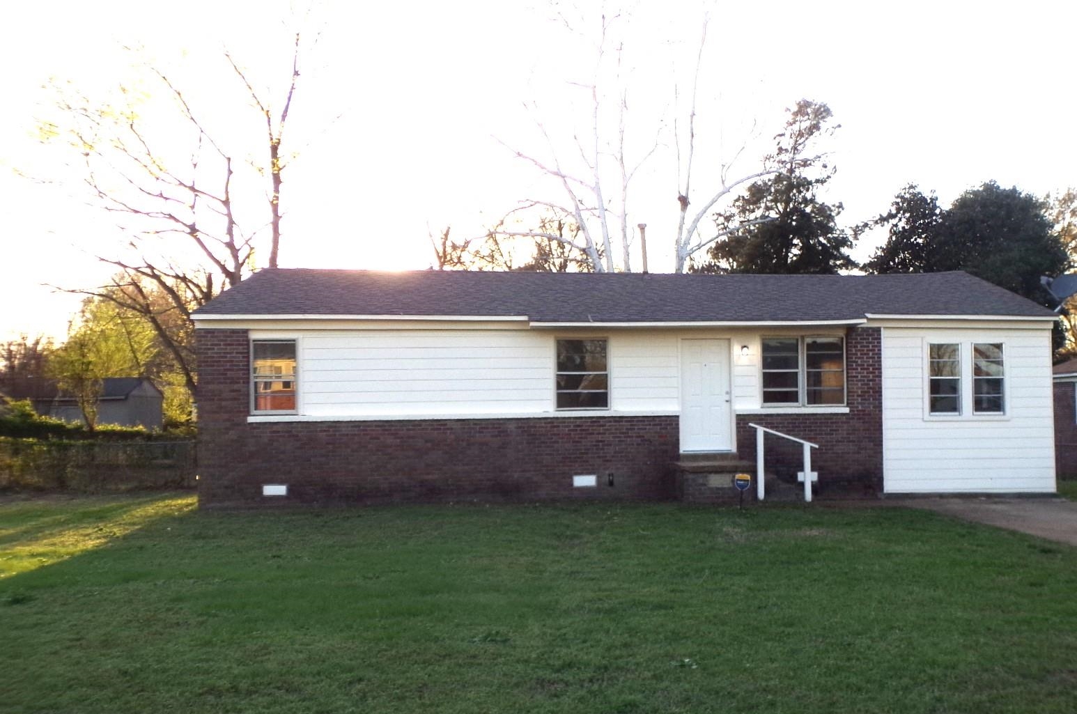 5057 Gill Road Memphis, TN 38109 - Photo 2 of 11 a house view with a seating space