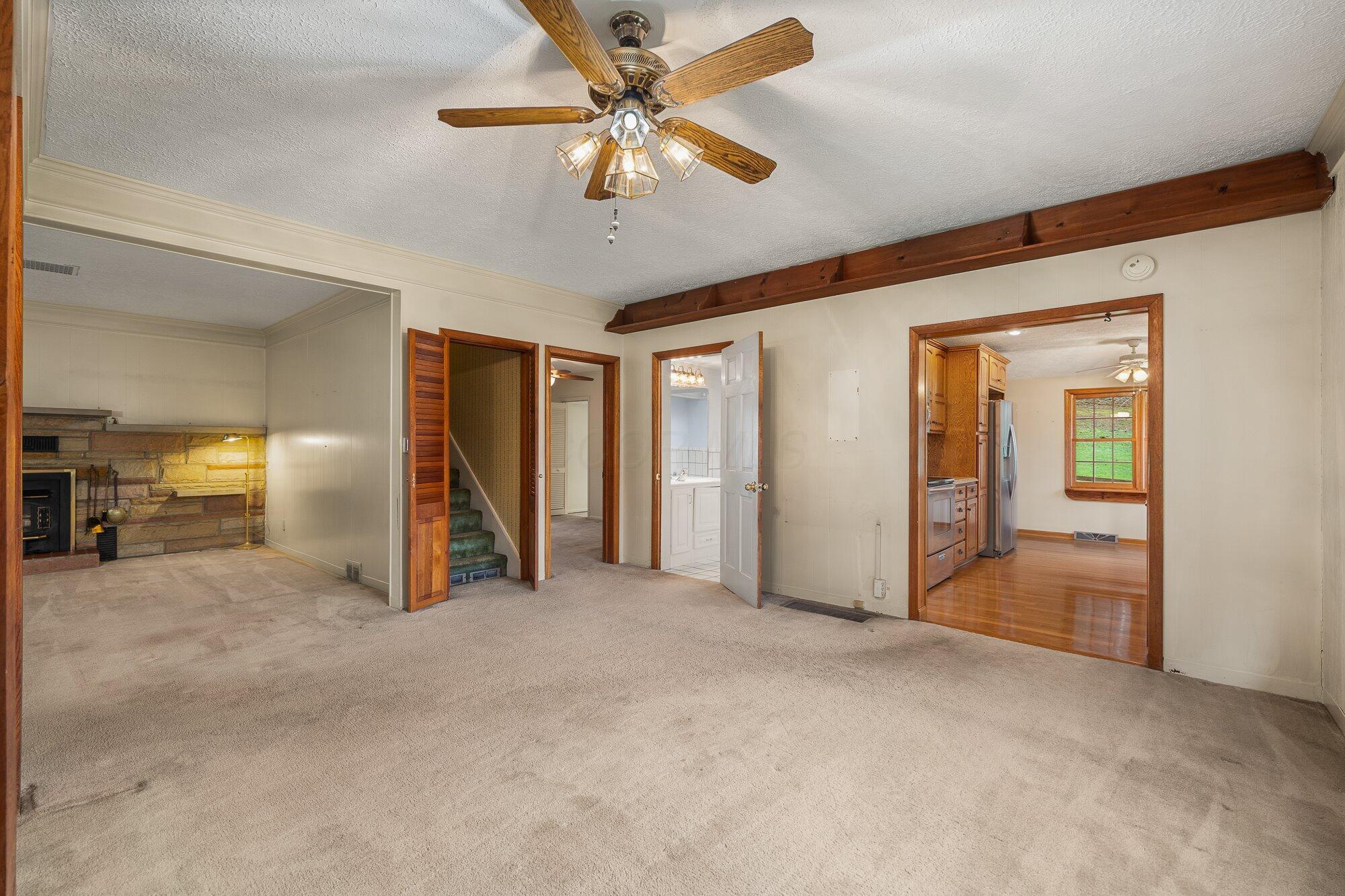 3002 Highway 97 Butler, OH 44822 - Photo 11 of 49 09-int-liv-5