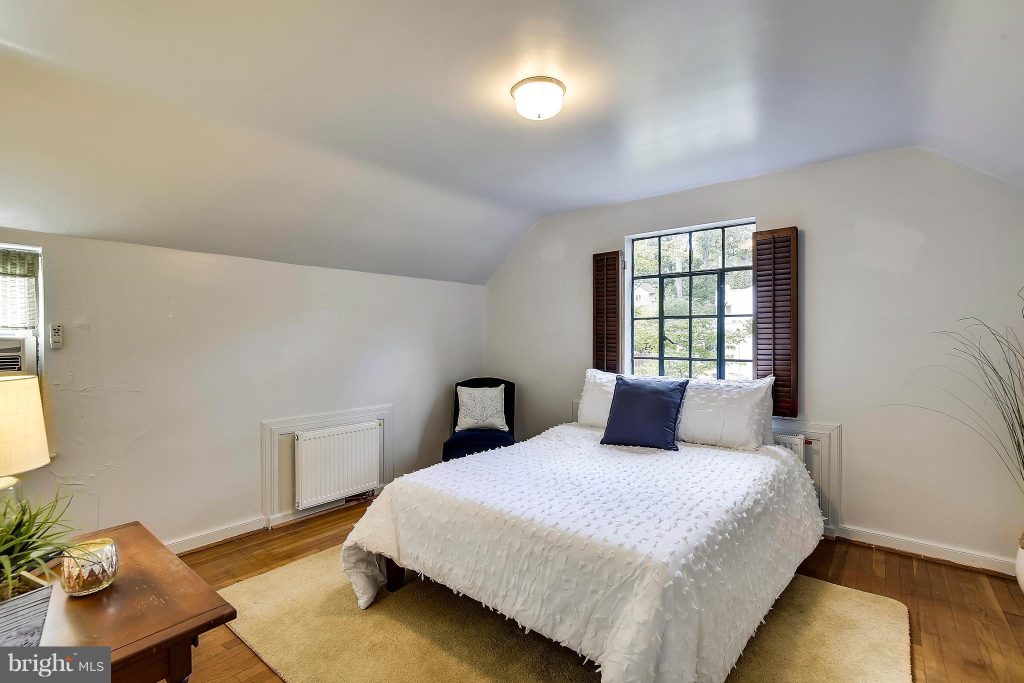 3305 Cameron Mills Road Alexandria, VA 22302 - Photo 13 of 30 Large master bedroom