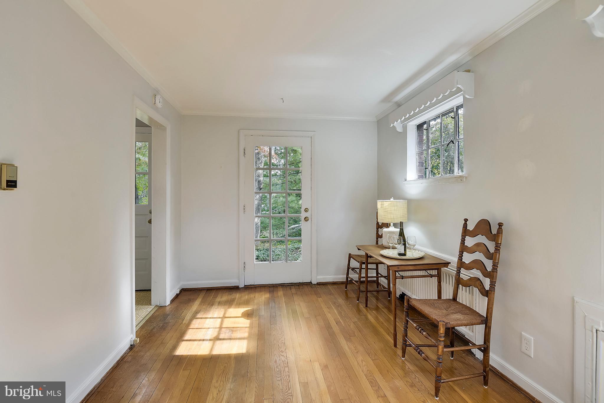 3305 Cameron Mills Road Alexandria, VA 22302 - Photo 7 of 30 Dining room opens to kitchen