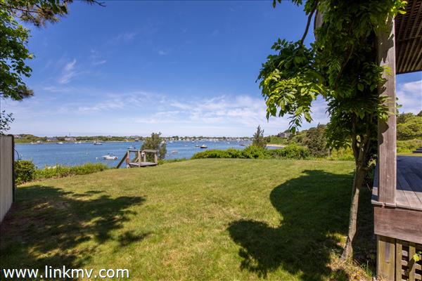 26 Calebs Pond Road Edgartown, MA 02539 - Photo 8 of 27 http://d1qzqeyxiitrap.cloudfront.net/photos/38853/600/deaa963f.jpg