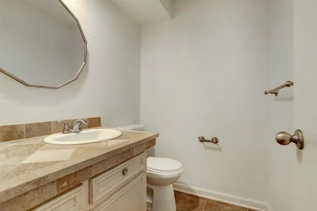 $2,000 | 11126 Twain Drive, Montgomery, TX 77356