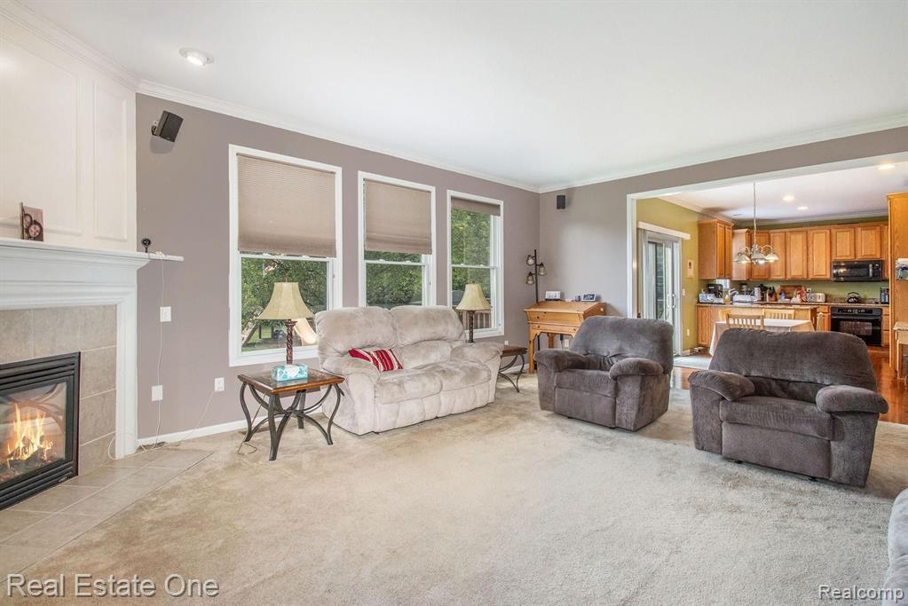 20877 Gill Road Farmington Hills, MI 48335 - Photo 9 of 32
