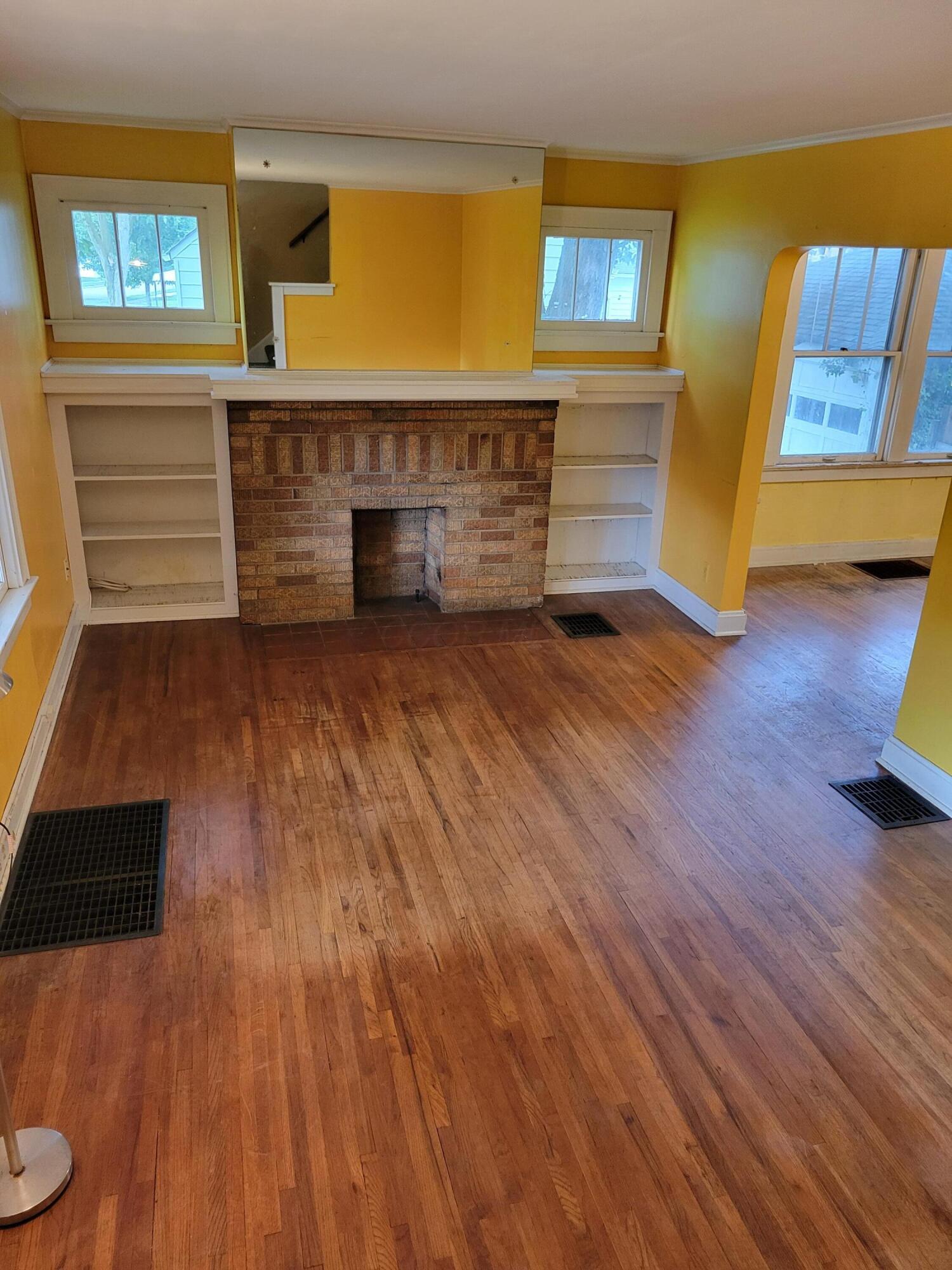 823-827 Timberman Road Columbus, OH 43212 - Photo 12 of 28 12 - 823 living1