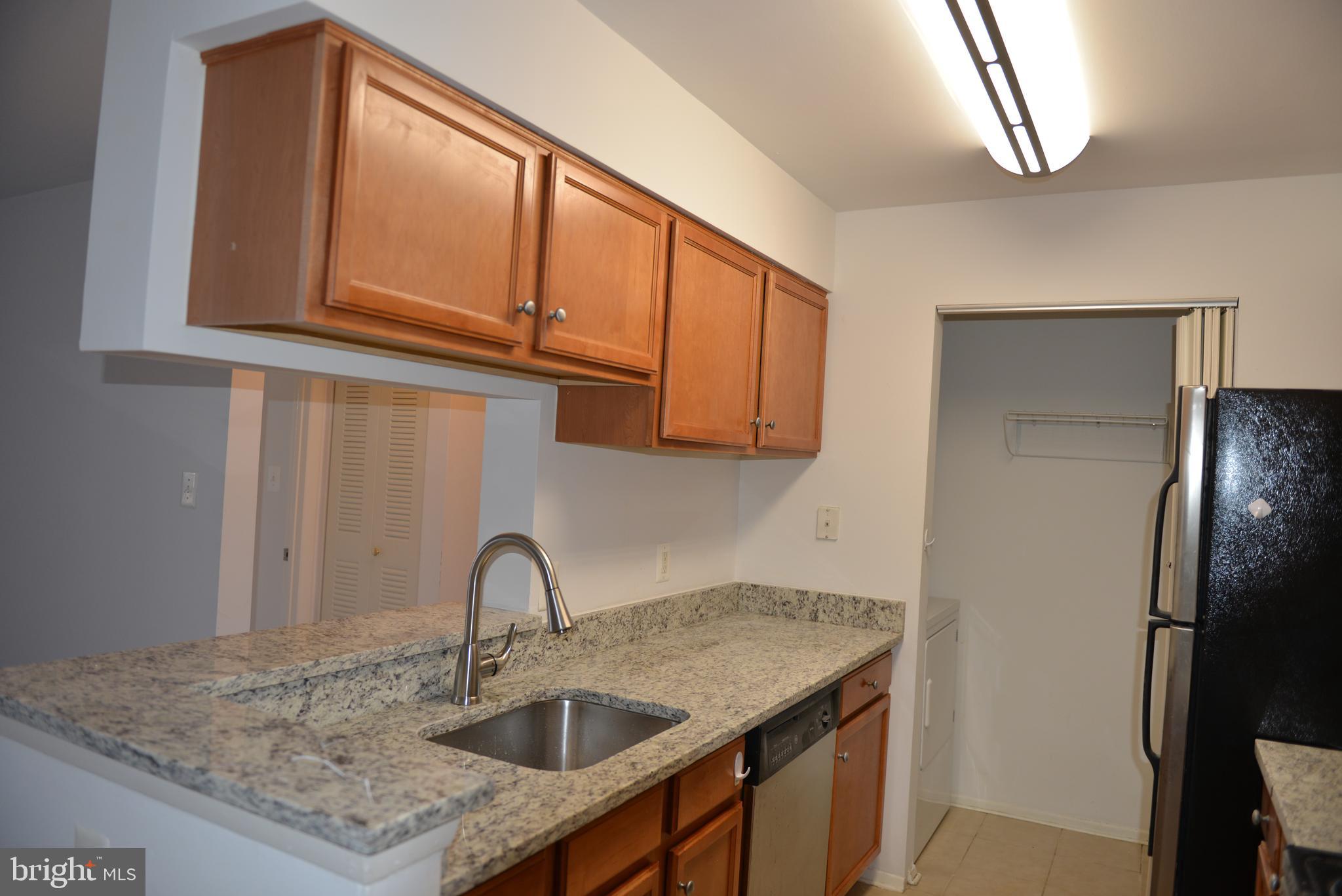1781 Jonathan Way, Unit H Reston, VA 20190 - Photo 8 of 23 Kitchen