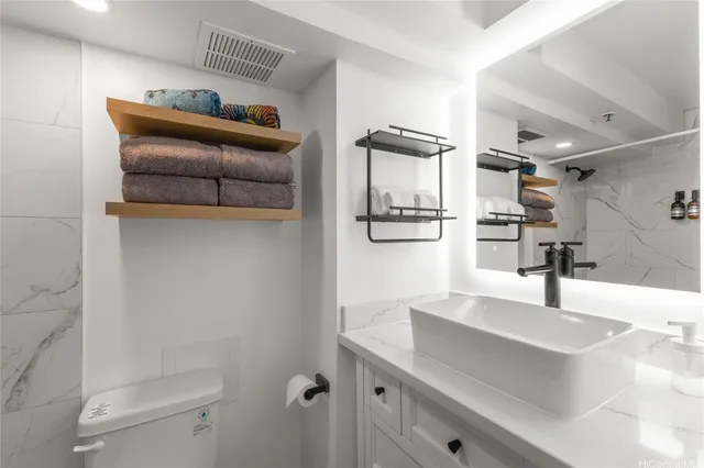 $419,000 | 445 Seaside Avenue, Unit 2415, Honolulu, HI 96815