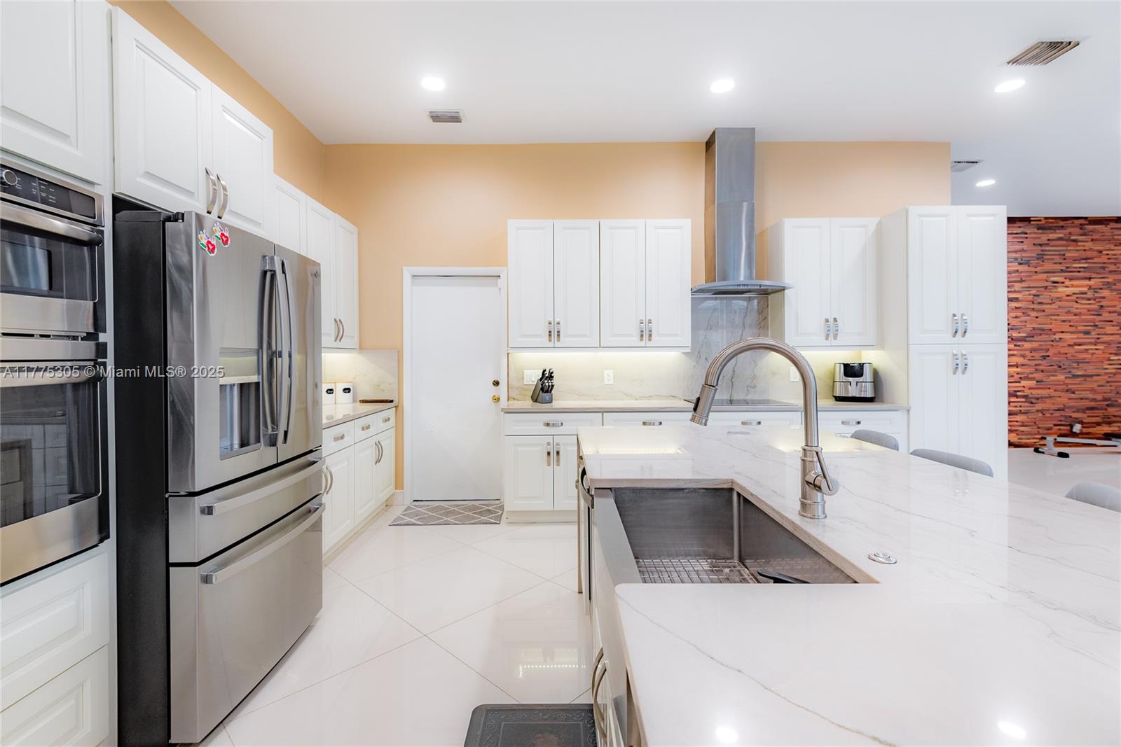 23274 Alora Drive Boca Raton, FL 33433 - Photo 5 of 44 Gallery Image 5