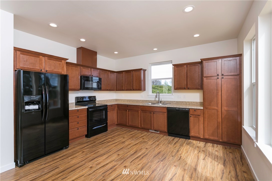 8416 Treevue Road Blaine, WA 98230 - Photo 10 of 22 Gallery Image 10