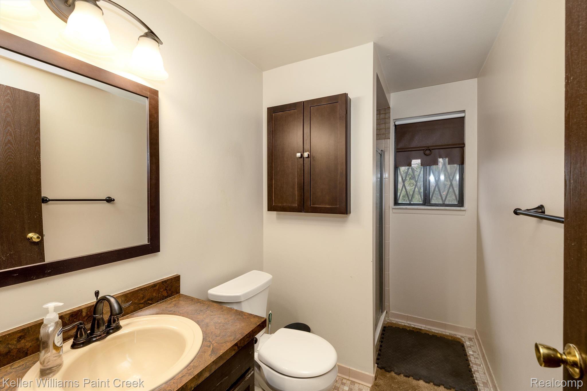 1968 Pondview Court Rochester, MI 48309 - Photo 24 of 45 Master bathroom