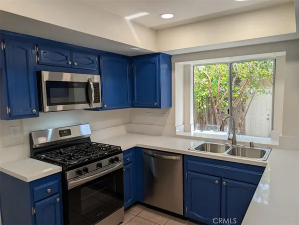 $3,295 | 14344 Foothill Boulevard, Unit 1004, Sylmar, CA 91342