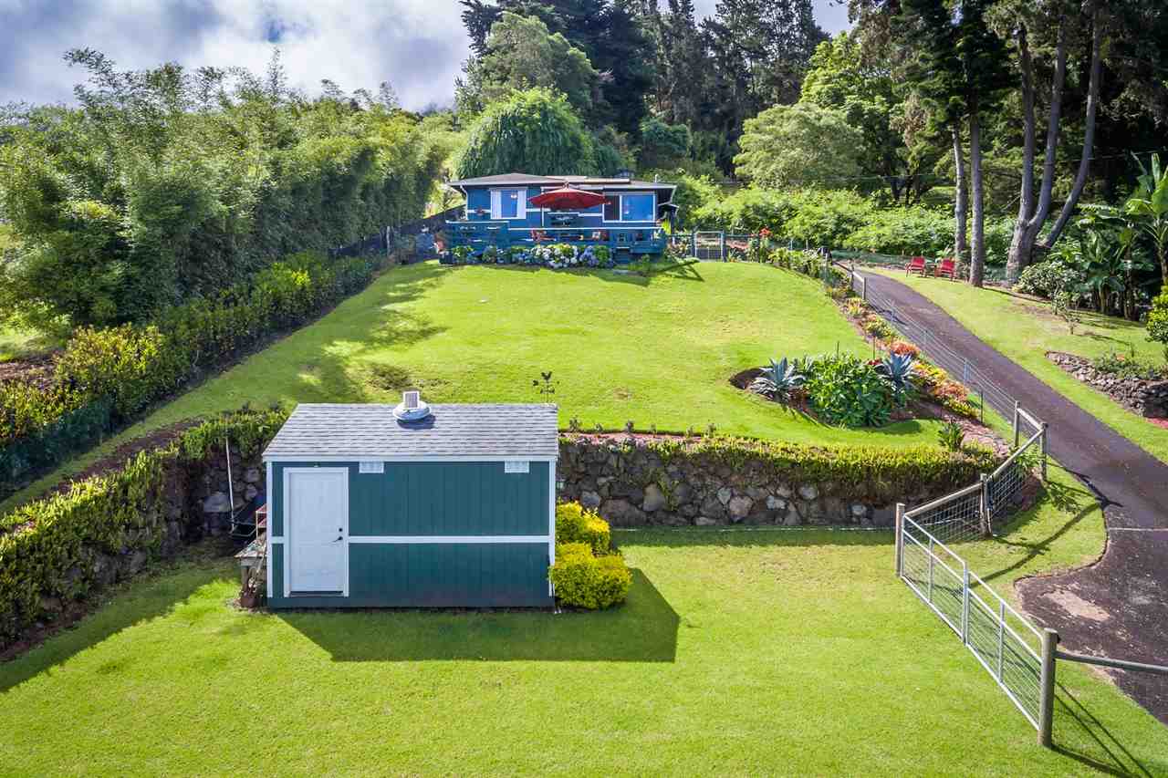 1280 Middle Road Kula, HI 96790 - Photo 4 of 28 a view of a swimming pool with a yard