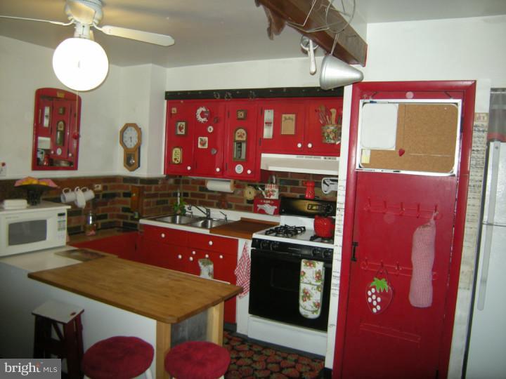 124 Rockwood Road Newtown Square, PA 19073 - Photo 8 of 22 Kitchen