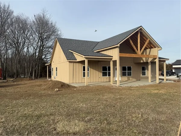 $425,000 | 121 Elm Drive, Linn Valley, KS 66040