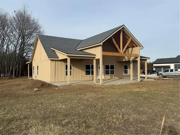 $425,000 | 121 Elm Drive, Linn Valley, KS 66040