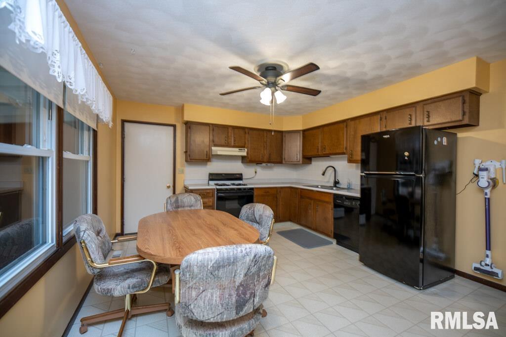306 Sangamon Road Marquette Heights, IL 61554 - Photo 15 of 36