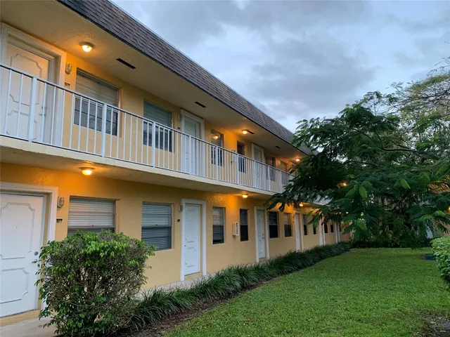 $1,400 | 5168 Northeast 6th Avenue, Unit 429, Fort Lauderdale, FL 33334