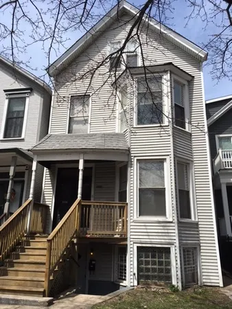 $3,200 | 1116 West Wellington Avenue, Unit 1, Chicago, IL 60657