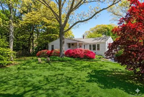 $1,200,000 | 77 Bay Drive East, Huntington, NY 11743