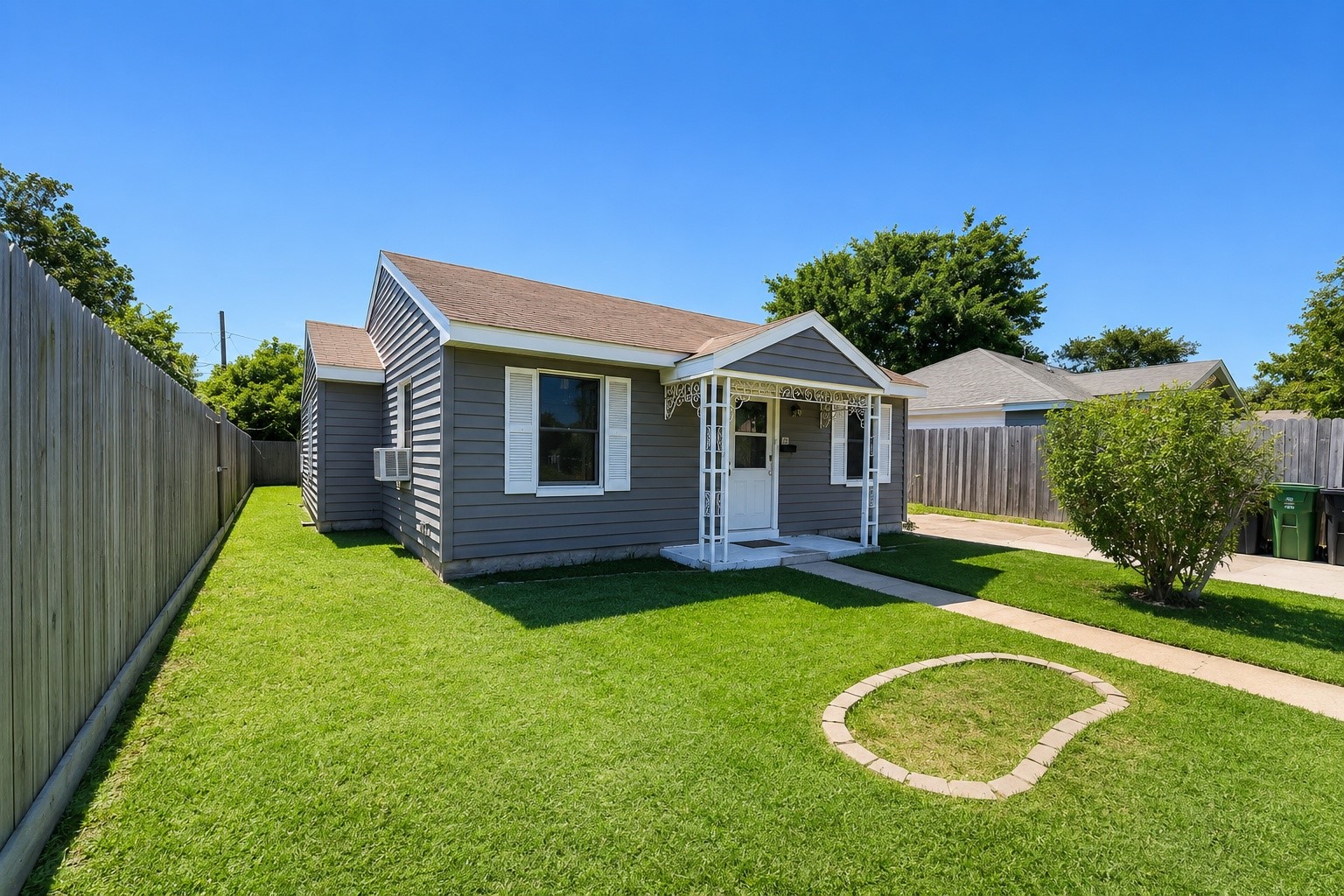 218 Hoffman Street Houston, TX 77020 - Photo 2 of 14