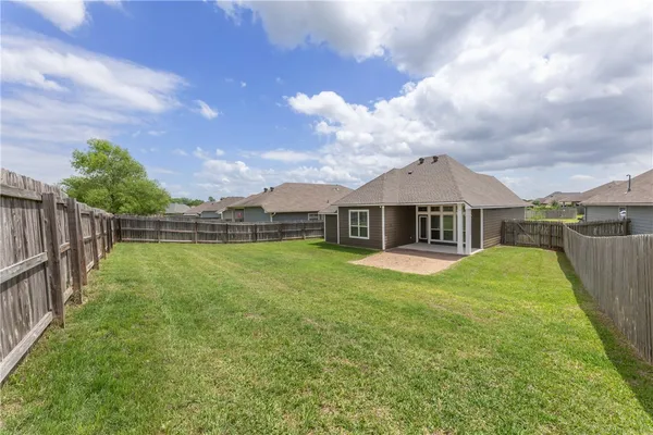 a view of a house with backyard and garden