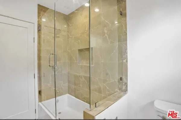 $6,750 | 7406 West 82nd Street, Los Angeles, CA 90045