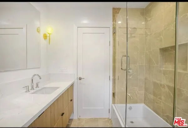 $6,750 | 7406 West 82nd Street, Los Angeles, CA 90045