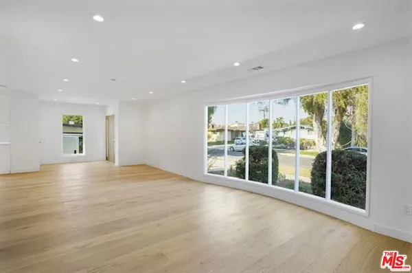 $6,750 | 7406 West 82nd Street, Los Angeles, CA 90045