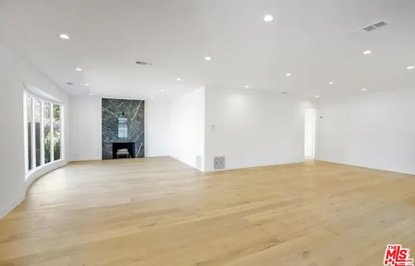 $6,750 | 7406 West 82nd Street, Los Angeles, CA 90045