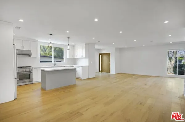 $6,750 | 7406 West 82nd Street, Los Angeles, CA 90045