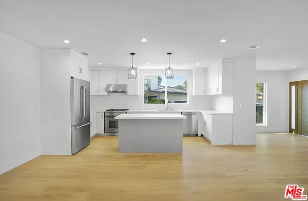 $6,750 | 7406 West 82nd Street, Los Angeles, CA 90045