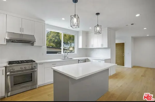 $6,750 | 7406 West 82nd Street, Los Angeles, CA 90045