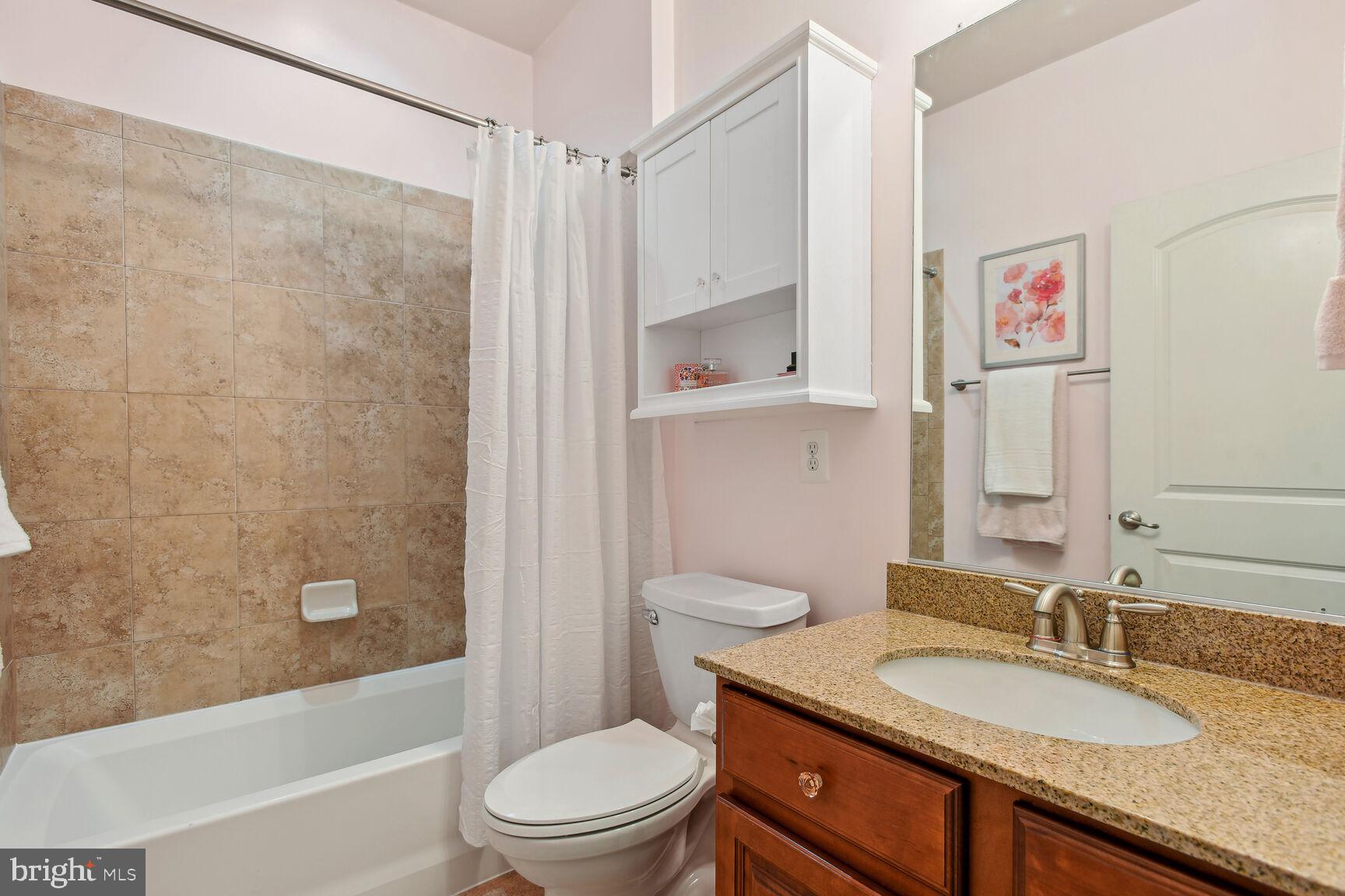 40614 Banshee Drive Leesburg, VA 20175 - Photo 23 of 33 Barth room in 2nd bedroom