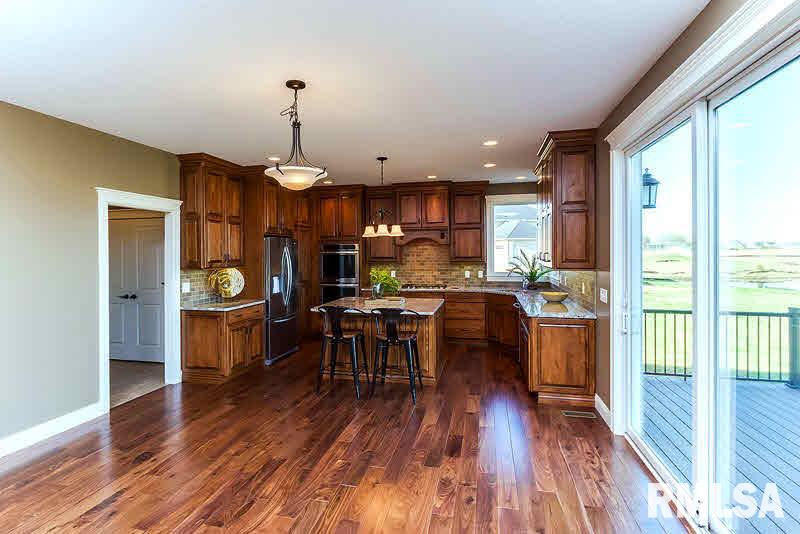 6505 Cardinal Road Bettendorf, IA 52722 - Photo 8 of 24 Gallery Image 8