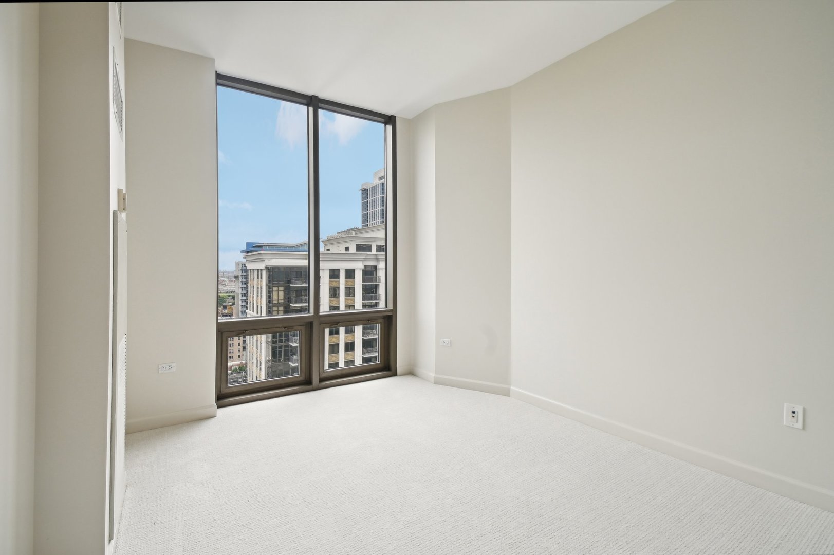 1335 South Prairie Avenue, Unit 2009 Chicago, IL 60605 - Photo 12 of 30 a view of an empty room with a window