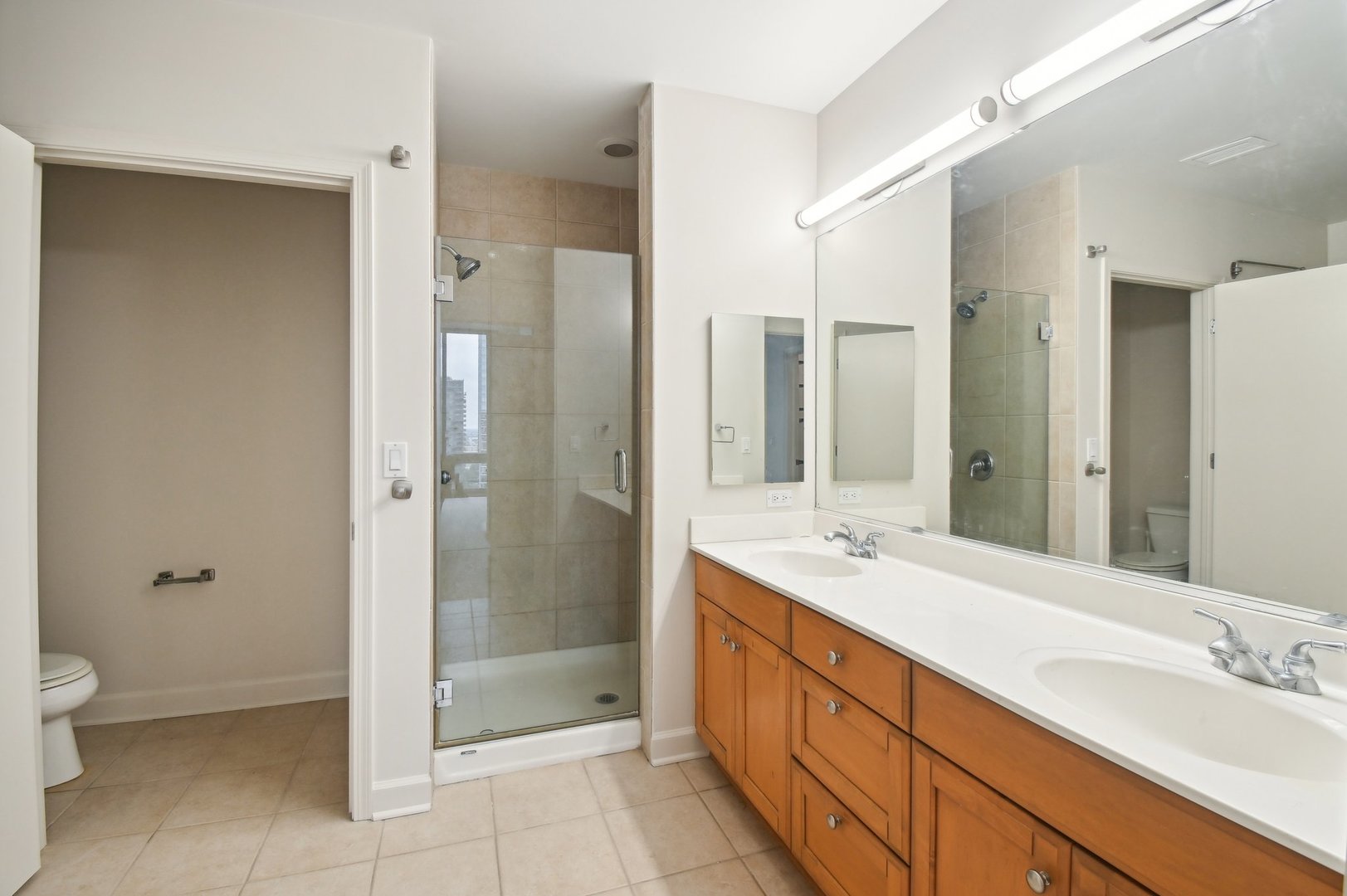 1335 South Prairie Avenue, Unit 2009 Chicago, IL 60605 - Photo 17 of 30 a spacious bathroom with a shower sink and mirror