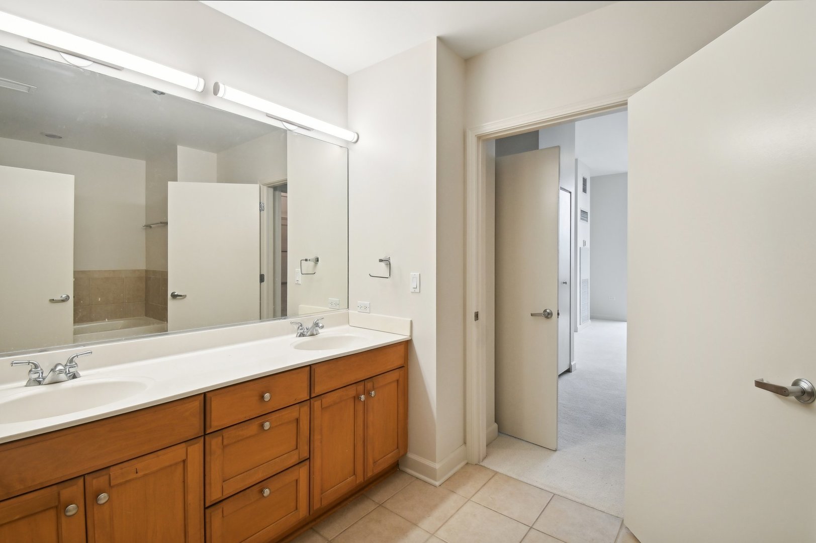 1335 South Prairie Avenue, Unit 2009 Chicago, IL 60605 - Photo 18 of 30 a spacious bathroom with a double vanity sink mirror and double