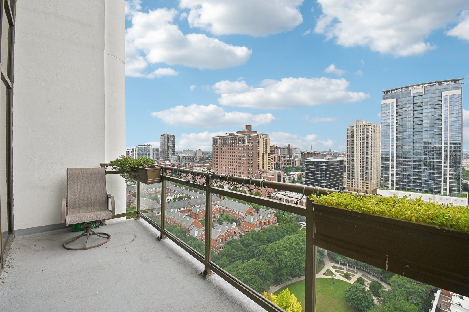 1335 South Prairie Avenue, Unit 2009 Chicago, IL 60605 - Photo 22 of 30 a view of swimming pool from a balcony